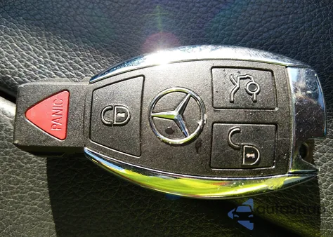 2017 Mercedes-Benz Glc 300 4Matic z USA, uszkodzony, nr VIN WDC0G4KB4HF148558